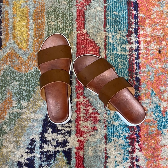 Brown MIA platform sandals - Picture 1 of 5